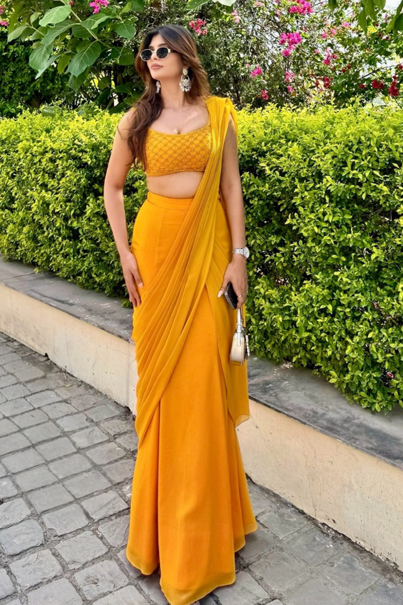 MEHNOOR PRE STITCHED SARI SET